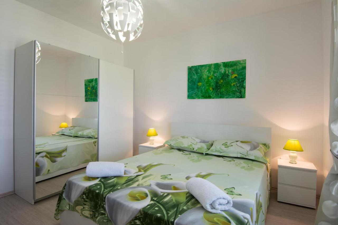 Lux Apartman S Pogledom Na More Trogir Luaran gambar